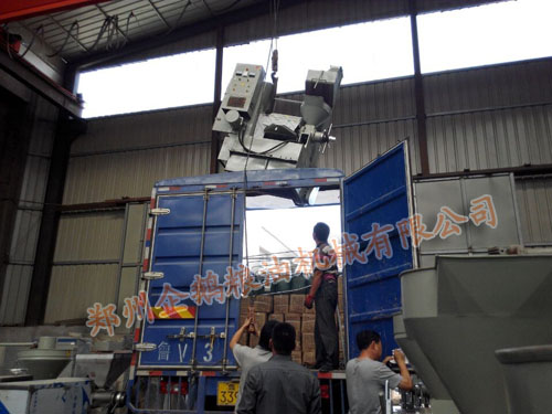 榨油機設備裝車發(fā)貨現(xiàn)場圖