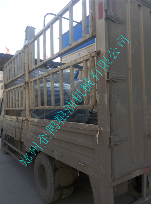 安徽蒙城客戶預定的100型螺旋榨油機設備今天發貨(圖2) 安徽蒙城客戶預定的100型螺旋榨油機設備今天發貨(圖2)