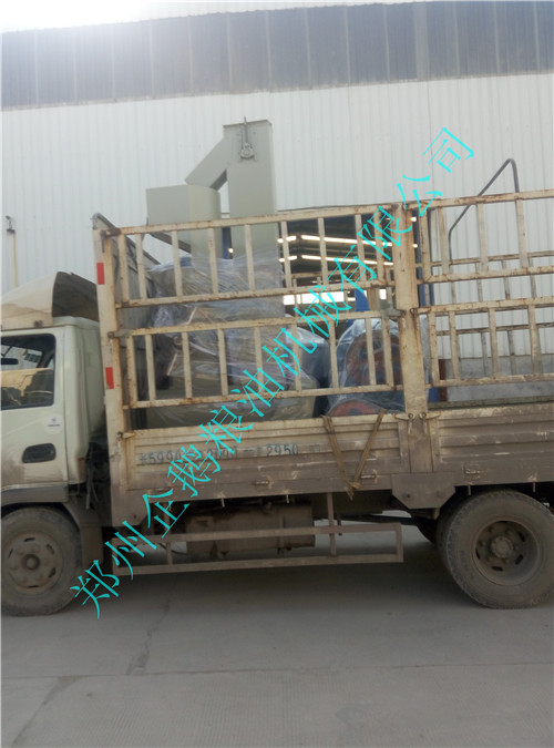 安徽蒙城客戶預定的100型螺旋榨油機設備今天發貨(圖3) 安徽蒙城客戶預定的100型螺旋榨油機設備今天發貨(圖3)