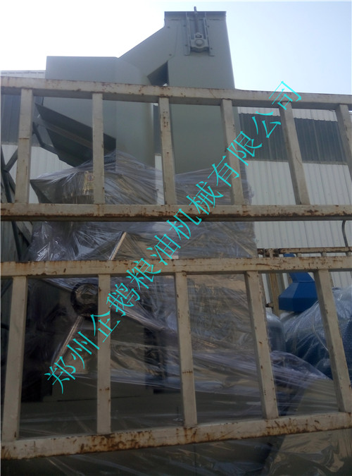 安徽蒙城客戶預定的100型螺旋榨油機設備今天發貨(圖4) 安徽蒙城客戶預定的100型螺旋榨油機設備今天發貨(圖4)