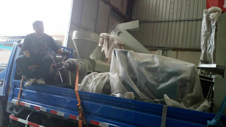 安徽五河榨油機設(shè)備發(fā)貨現(xiàn)場(圖1)