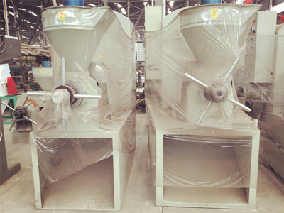 菜籽榨油機(jī)是怎么生產(chǎn)菜籽油的(圖1) 菜籽榨油機(jī)是怎么生產(chǎn)菜籽油的(圖1)